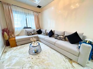 2BR Elegant Apartment with Balcony 2 min to City Center - 9