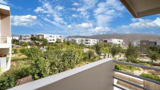 Modern Apartment with Balcony - 7