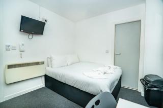 2 Budget En-Suite Rooms w Kitchen in Coventry - 3