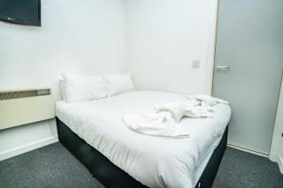 2 Budget En-Suite Rooms w Kitchen in Coventry - 2