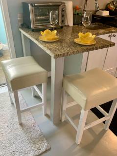 Peaceful Bay Getaway Entire Private Suite -1 bedroom, 3 beds - 4