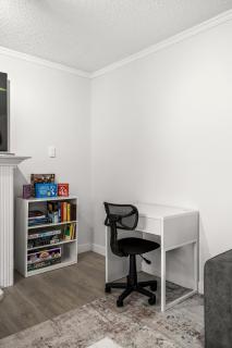 Bright 5-Bed Retreat Near the Zoo and Downtown - 2