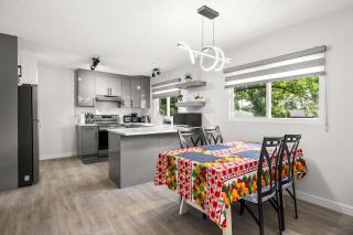 Bright 5-Bed Retreat Near the Zoo and Downtown - 7