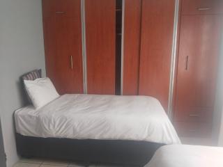 Ikhutseng Guesthouse - 2