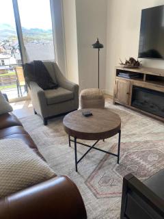 Focus Up at the Mountains Ski Retreat Hot Tub MTN Green -  - 6