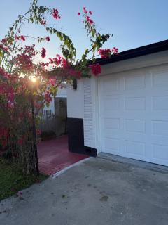 Nice private room with separate entrance - 9