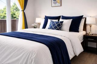 Bright 5-Bed Retreat Near the Zoo and Downtown - 5