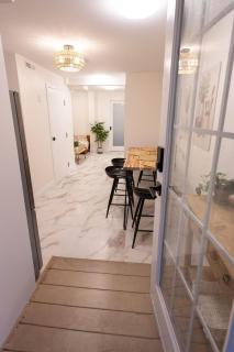 Modern Renovated Suite Near Downtown Toronto & The Beaches - 6