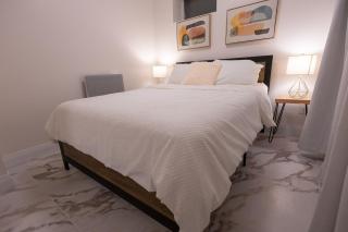 Modern Renovated Suite Near Downtown Toronto & The Beaches - 2