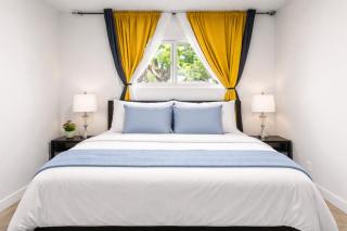 Bright 5-Bed Retreat Near the Zoo and Downtown - 2