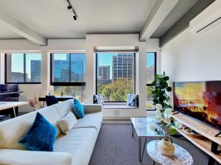 City Oasis Apartment with Rooftop Pool - 4