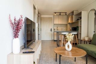 Cozy 1BR Getaway for Three in Vibrant Nunoa - 3