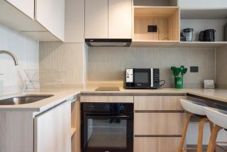 Cozy 1BR Getaway for Three in Vibrant Nunoa - 5