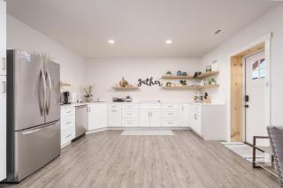 Near Zion Mtn views Trails Great for Families - 3