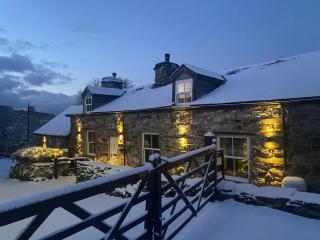 Garth Engan Private Self Contained B&B with Garden Area - 0