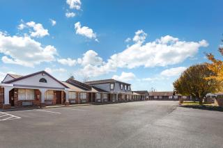 HomeTowne Studios by Red Roof Georgetown, KY - 7