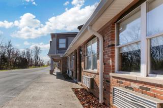 HomeTowne Studios by Red Roof Georgetown, KY - 4