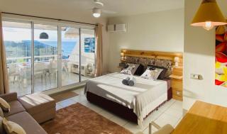 Quiet studio with sea view and pool - 9