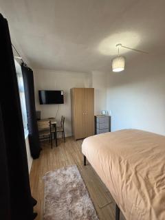 Cosy room 1 Gatwick Airport - 5