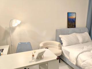 Bukit Indah Skytree Comfort Creamy Studio Apartment - 0