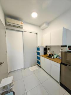 Bukit Indah Skytree Comfort Creamy Studio Apartment - 1
