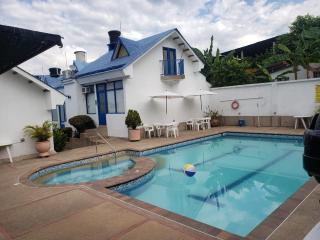 Casa Quinta en Conjunto con Piscina y Jacuzzi - 0