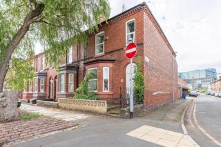 Town Centre 6 Bed Home Work Rest Warrington - 9