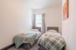 Town Centre 6 Bed Home Work Rest Warrington - 6