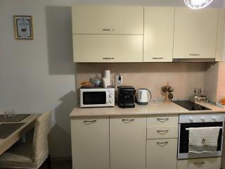 Suit Home Аpartment - free street parking & Self Check - in, two bedrooms - 3