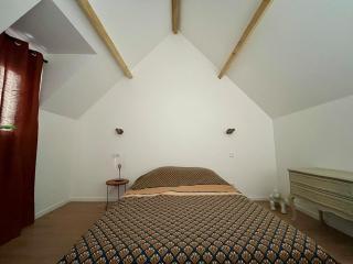 Quiet outbuilding with upstairs bedroom - 5