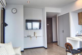 SkyView Country Club with KingSize Bed Air Conditioner Pool & Gym - 7