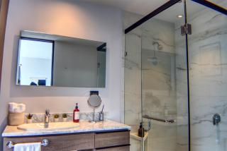 SkyView Country Club with KingSize Bed Air Conditioner Pool & Gym - 5