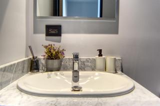 Country Club 1BR KingSize Bed with Air Conditioner & Amazing Views - 4