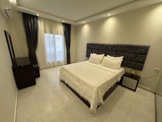 Spacious City Apartment near New Marina- 3 min walk to beach - 6