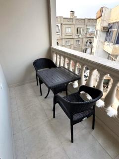 Spacious City Apartment near New Marina- 3 min walk to beach - 7