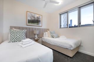 Stylish Apartment in Brisbane Share Save - 7