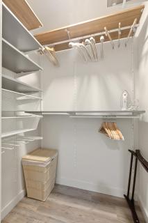 Contemporary Couples Getaway Near Austin Favorites - Loft 21 - 9