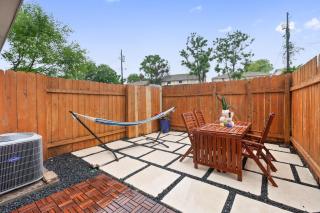 Contemporary Couples Getaway Near Austin Favorites - Loft 21 - 4