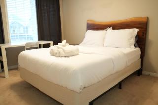 Luxury 5BR Home with Spa Bath - 9