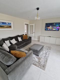 Luxurious bungalow with bay views - 8