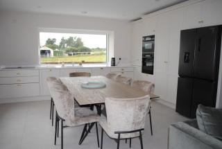 Luxurious bungalow with bay views - 8