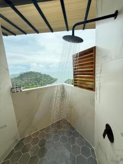 Luxury 5BR Villa with Pool & Jacuzzi - 9