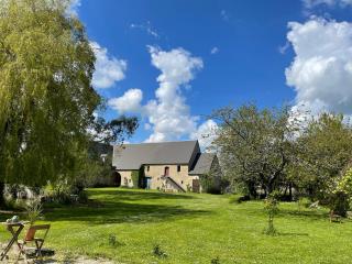 Le Manoir des Doyens Loft - Sleeps 8 - D-Day Museum on-site - Ten Minute Walk to Commonwealth Cemetery! - 1