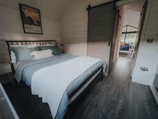 Briarfield Farm Stays - Uisce Cabin - 1