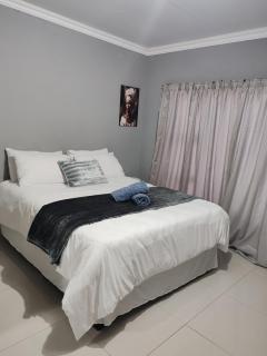 Ekukhanyeni Guest house - 7