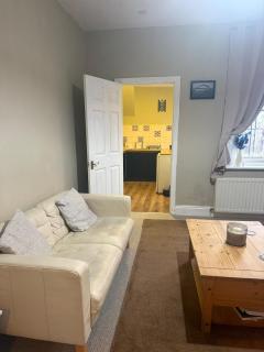 Beautifully renovated 2 bedroom flat in Heaton - 8