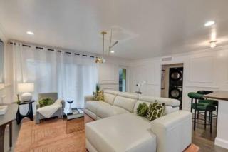 Spacious Dallas 2BR Retreat Poolside Oasis - 0