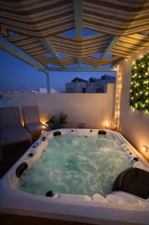 Amazing 4-bedroom Sliema Town House with Jacuzzi - Sliema - 6