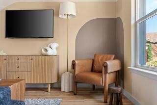 Cozy Loft Near SOCO, Downtown! Parking, Dogs OK, WiFi - 8