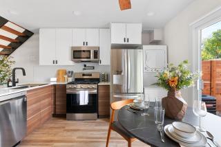 Cozy Loft Near SOCO, Downtown! Parking, Dogs OK, WiFi - 2